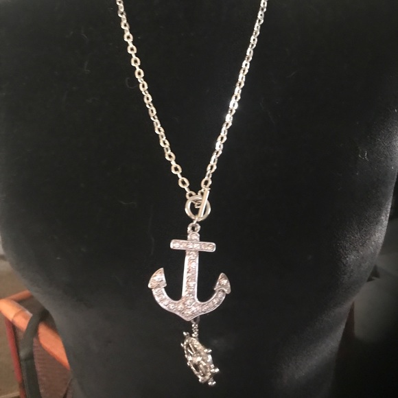 Jewelry - Anchor necklace lots of bling 28 inches long cute